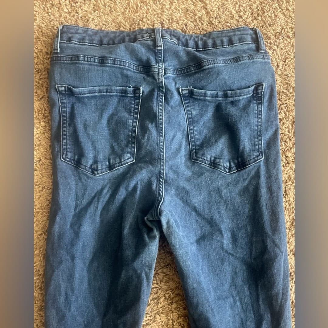 Forever 21: distressed skinny jeans - Thumbnail 4