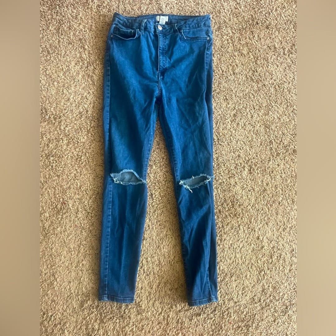 Forever 21: distressed skinny jeans - Image 1