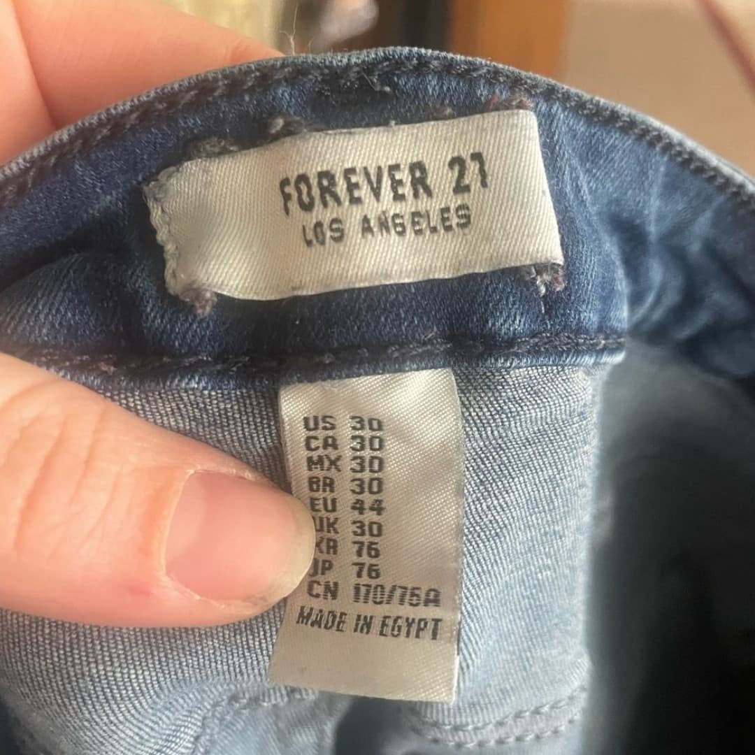 Forever 21: distressed skinny jeans - Thumbnail 5