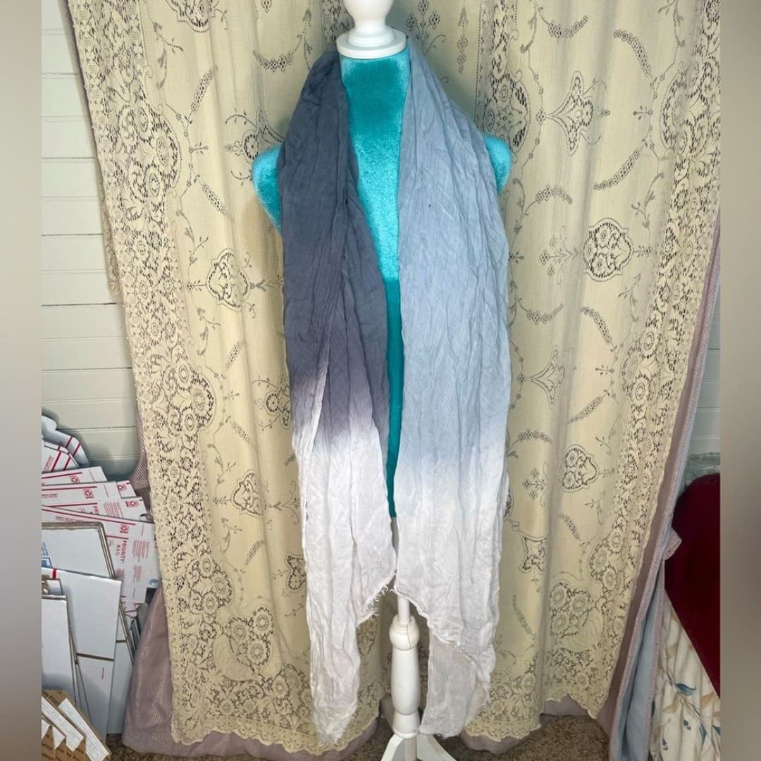 Calvin Klein: ombré scarf - Image 1