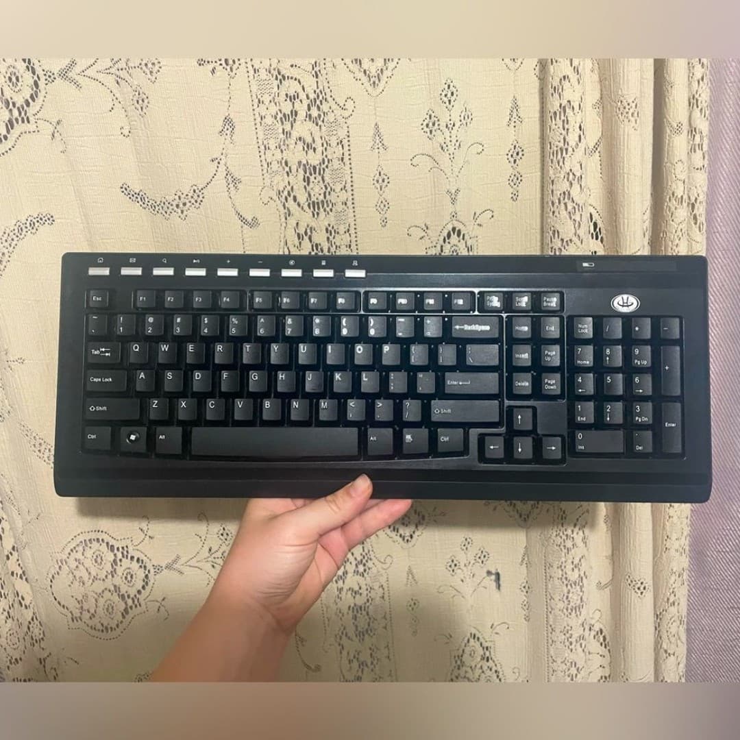 Gear head: 2.4 Ghz Wireless keyboard - Image 1