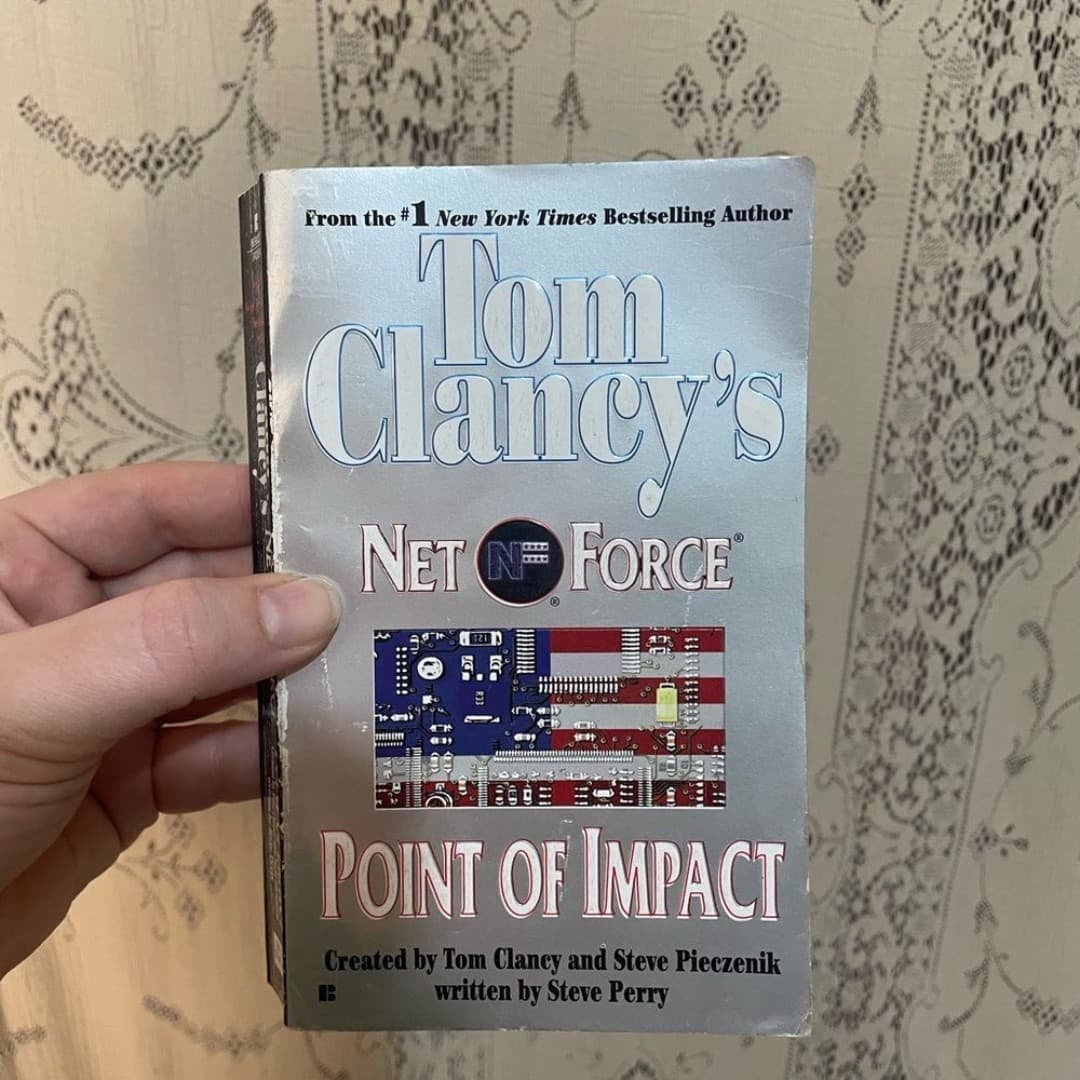 Tom Clancy: 4 paperback books - Thumbnail 4