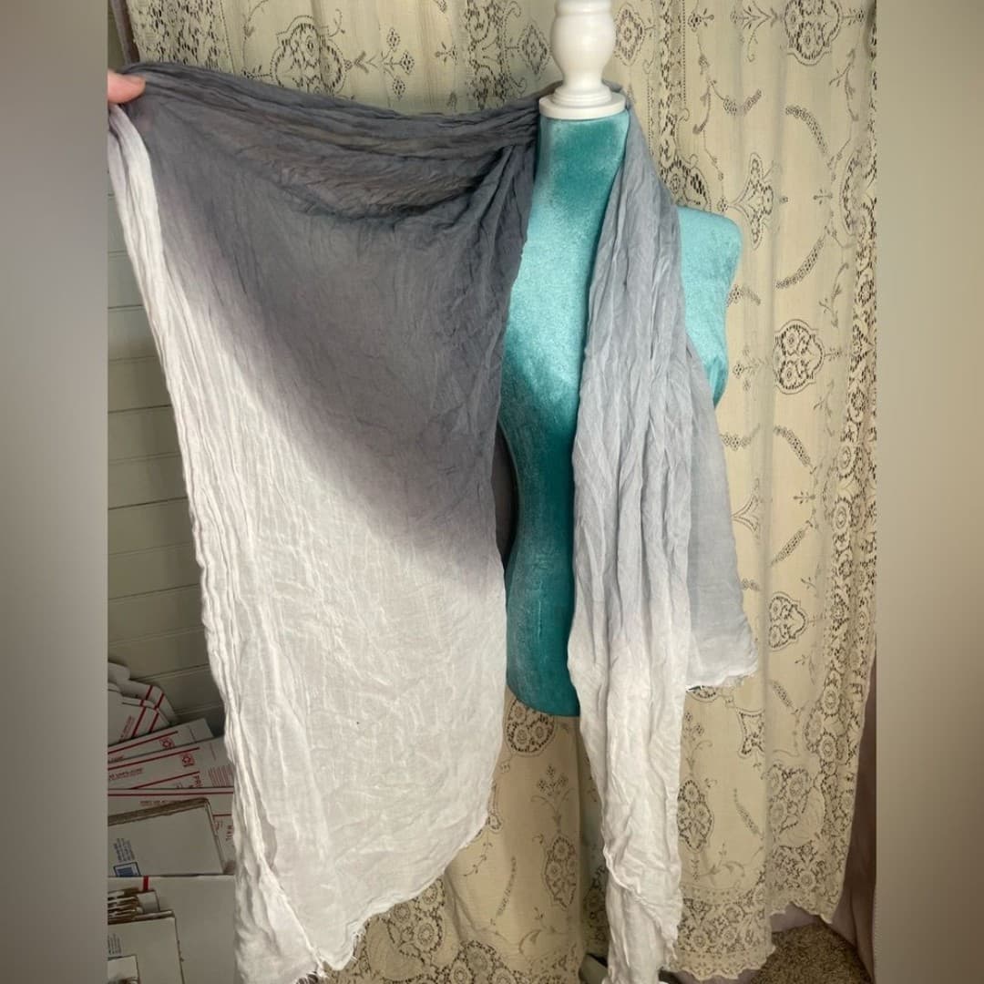 Calvin Klein: ombré scarf - Thumbnail 3