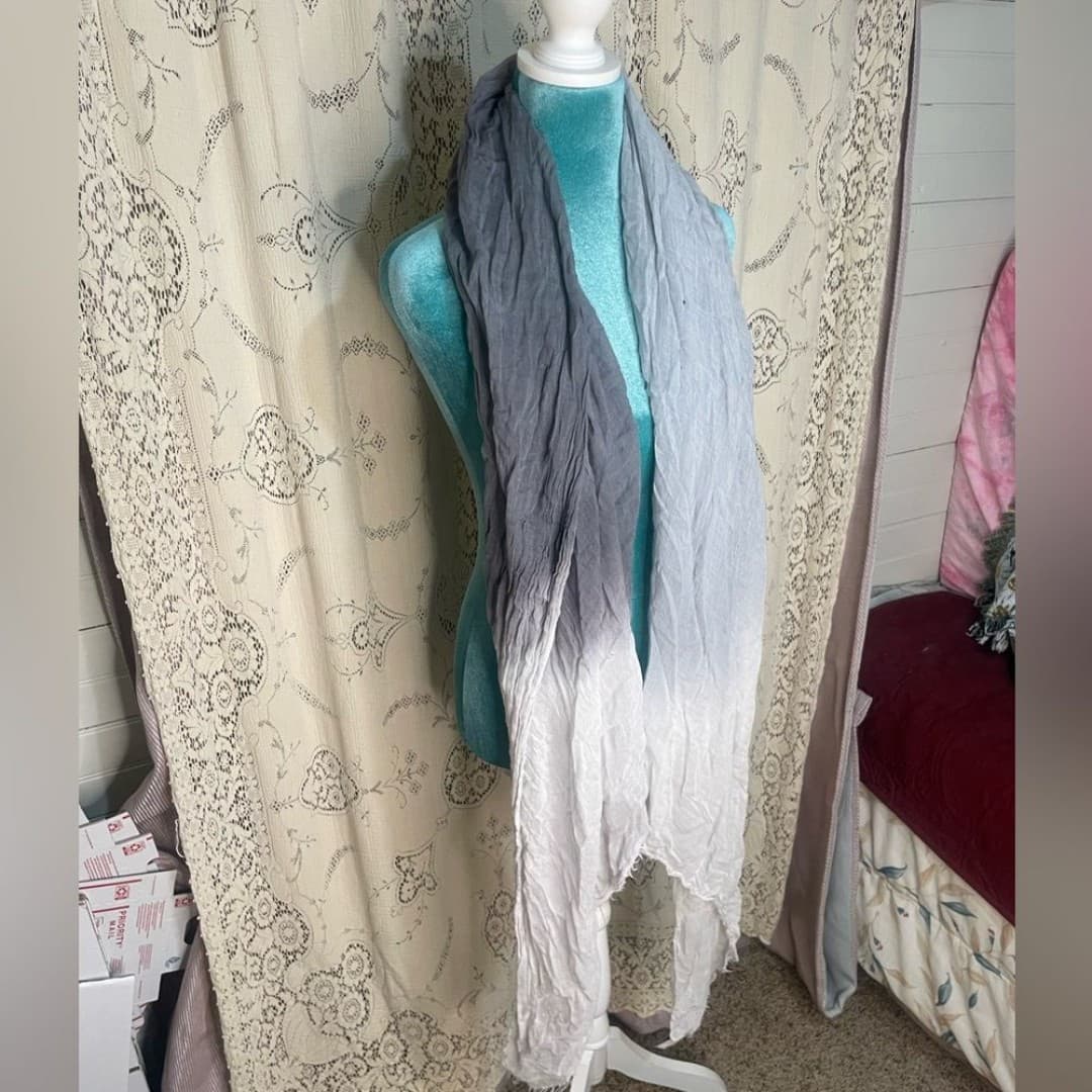 Calvin Klein: ombré scarf - Thumbnail 2