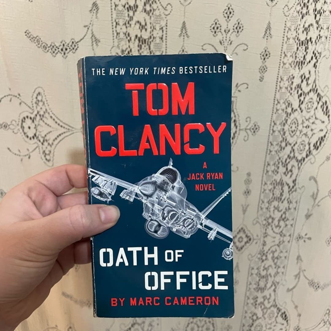 Tom Clancy: 4 paperback books - Thumbnail 2