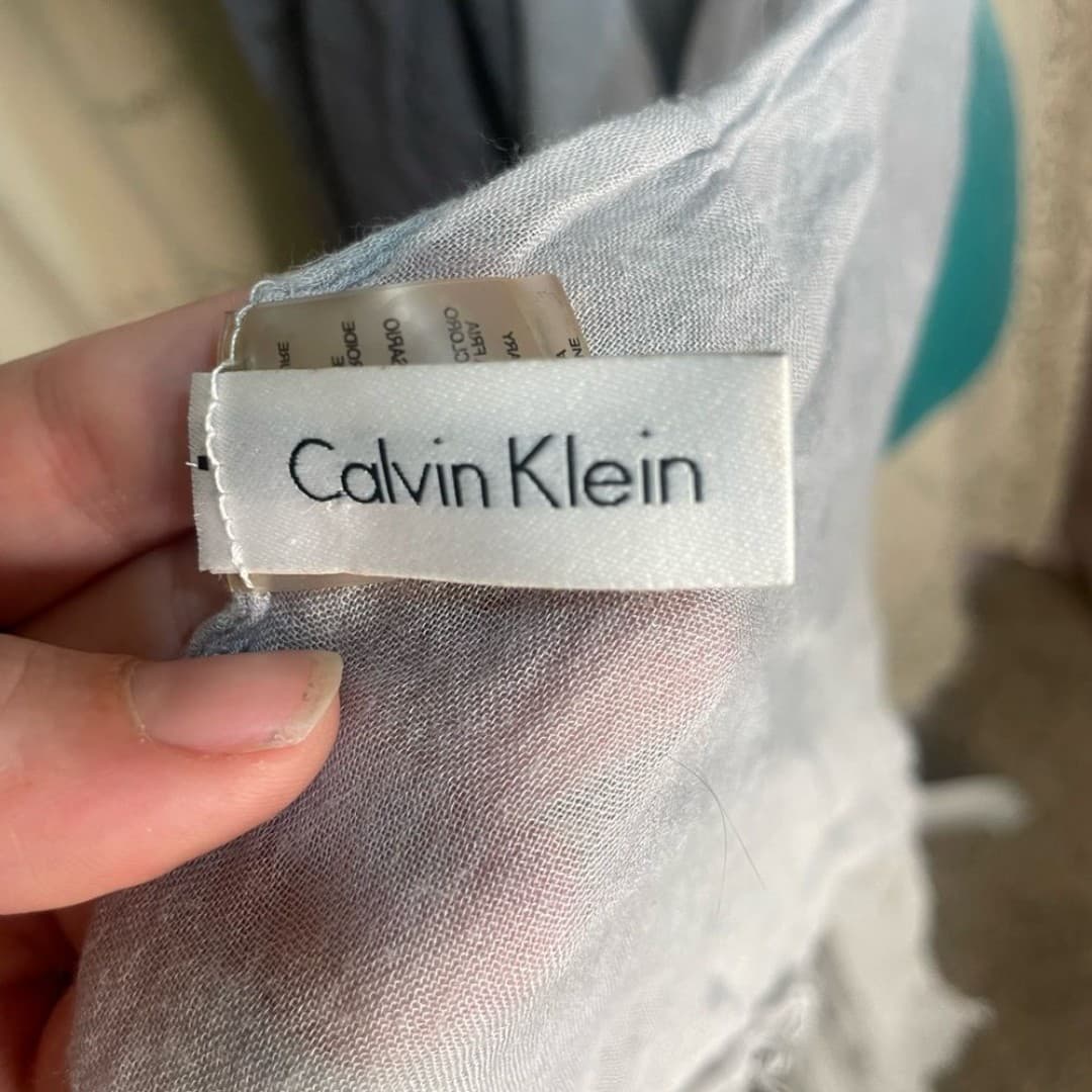 Calvin Klein: ombré scarf - Thumbnail 5