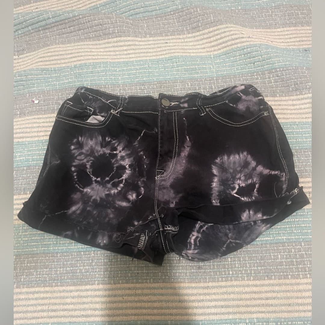 BDG: high rise tie dyed shorts - Thumbnail 2