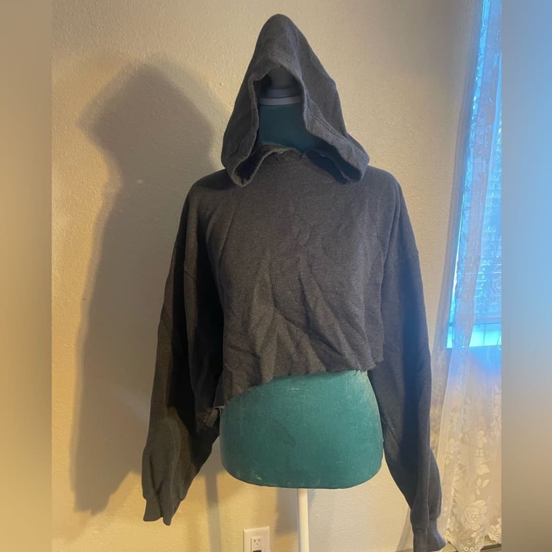 Fruit of the loom: asymmetrical cropped hoodie - Image 1