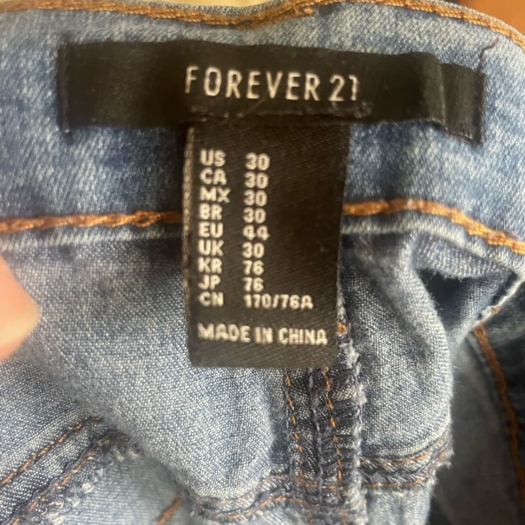 Forever 21: light wash skinny jeans - Thumbnail 5