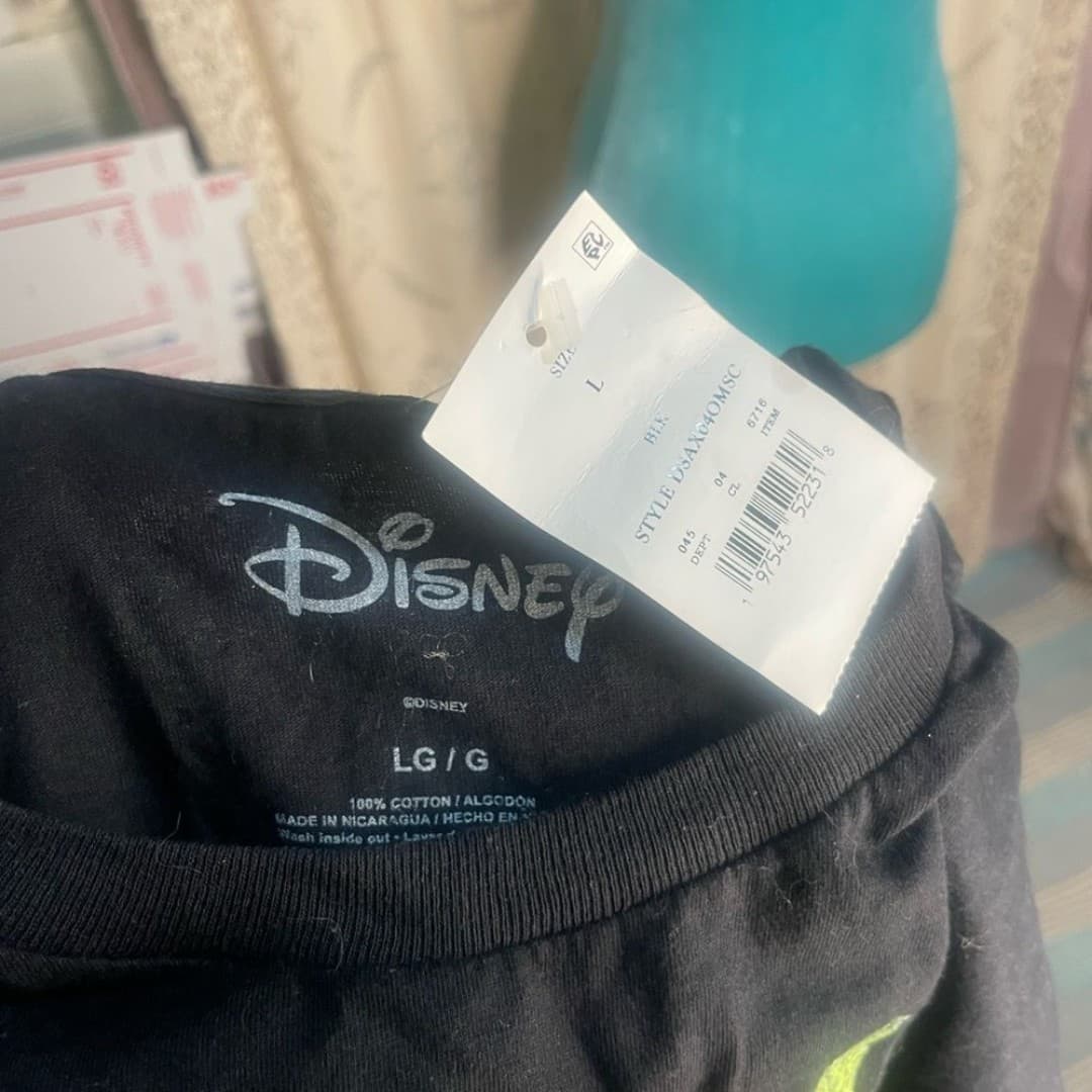 Disney: we’re all mad here NWT shirt - Thumbnail 4