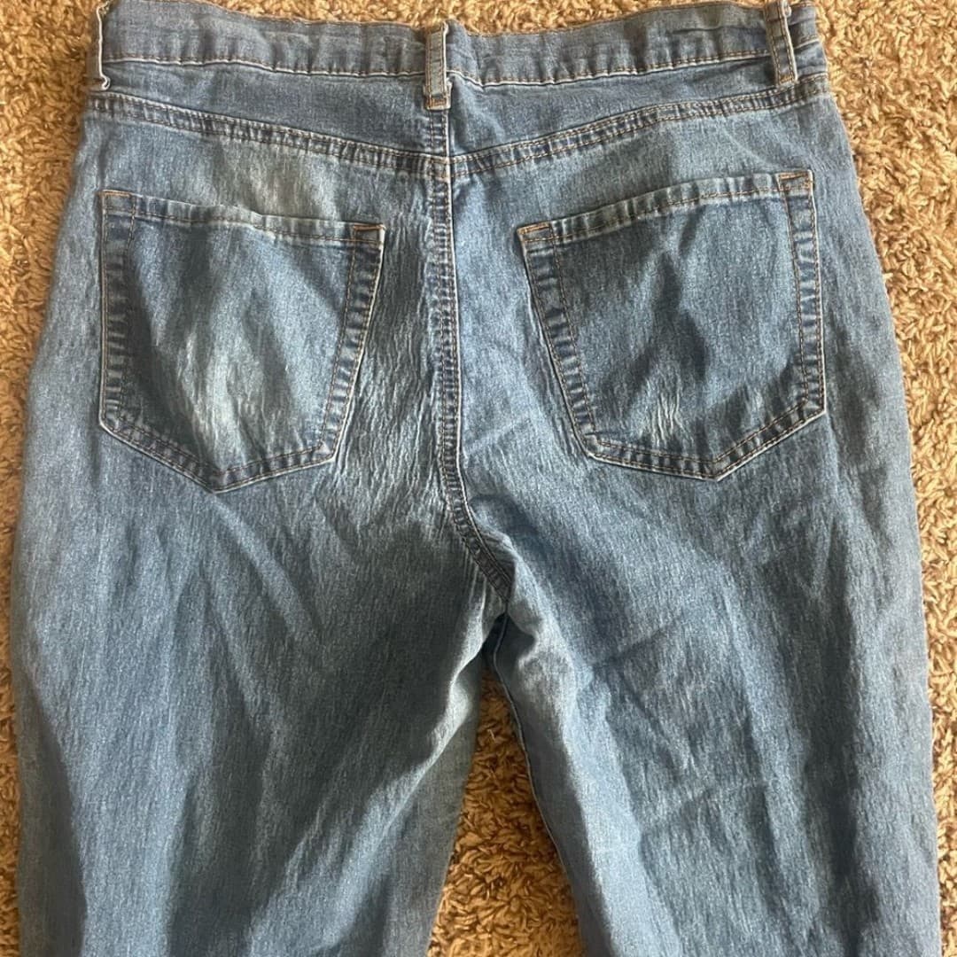 Forever 21: light wash skinny jeans - Thumbnail 4