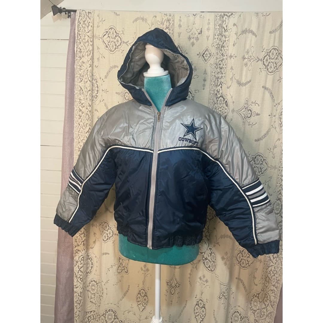 Game day: Dallas Cowboys Kids Navy and Silver Hooded Puffer Jacket - Image 1