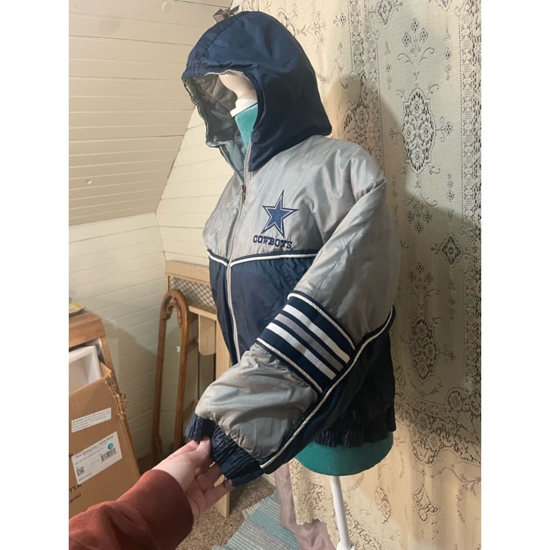Game day: Dallas Cowboys Kids Navy and Silver Hooded Puffer Jacket - Thumbnail 3