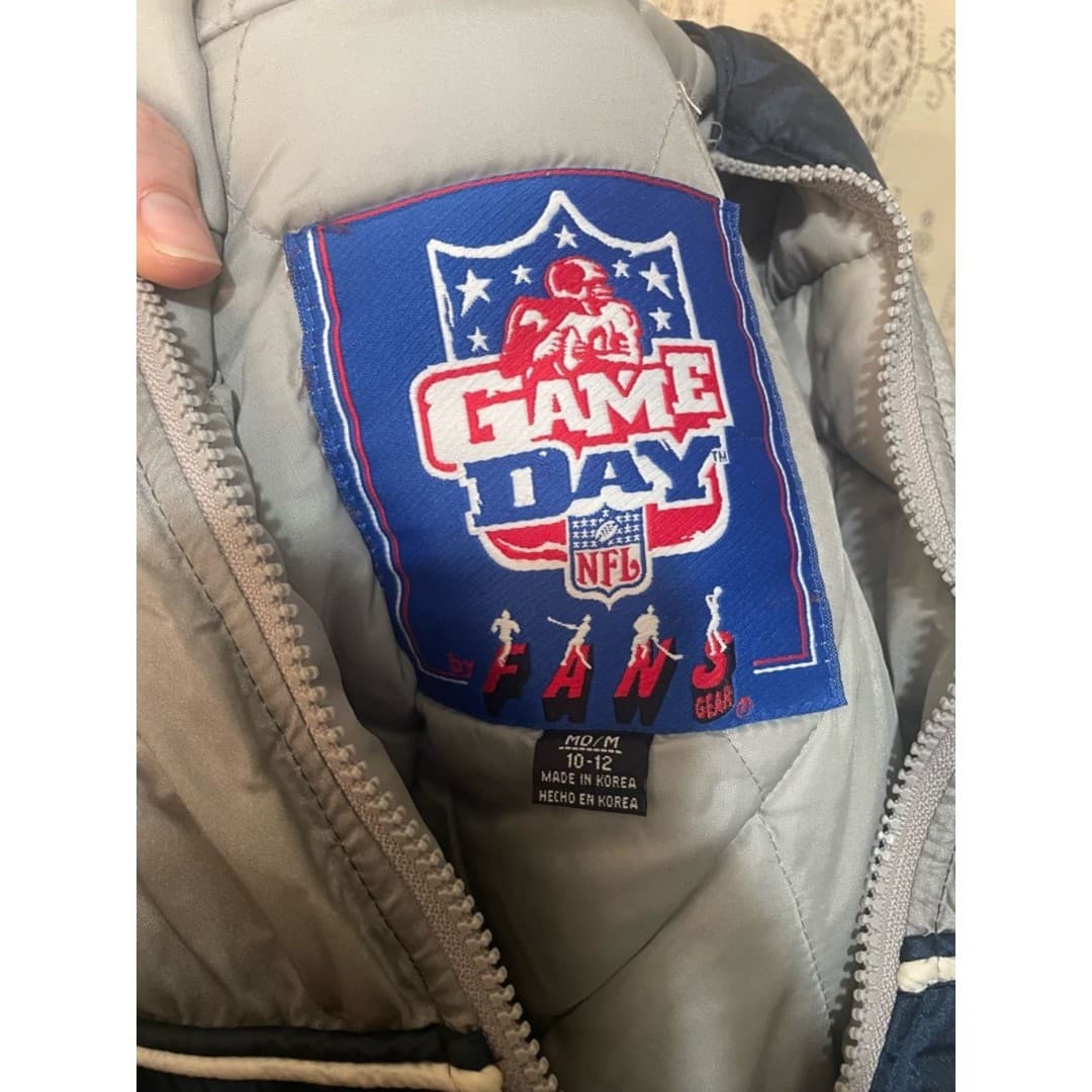 Game day: Dallas Cowboys Kids Navy and Silver Hooded Puffer Jacket - Thumbnail 6