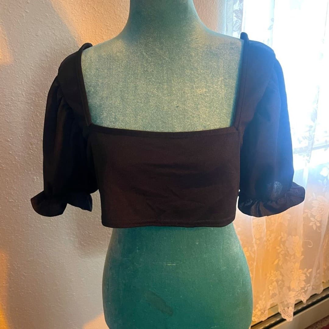 Missguided: black crop top with puff sleeves - Image 1