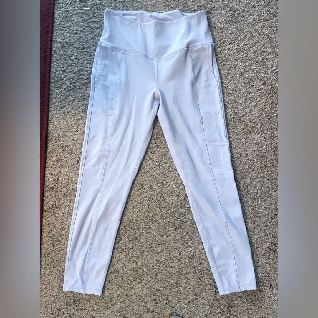 Modern balance: light pink leggings - Image 1