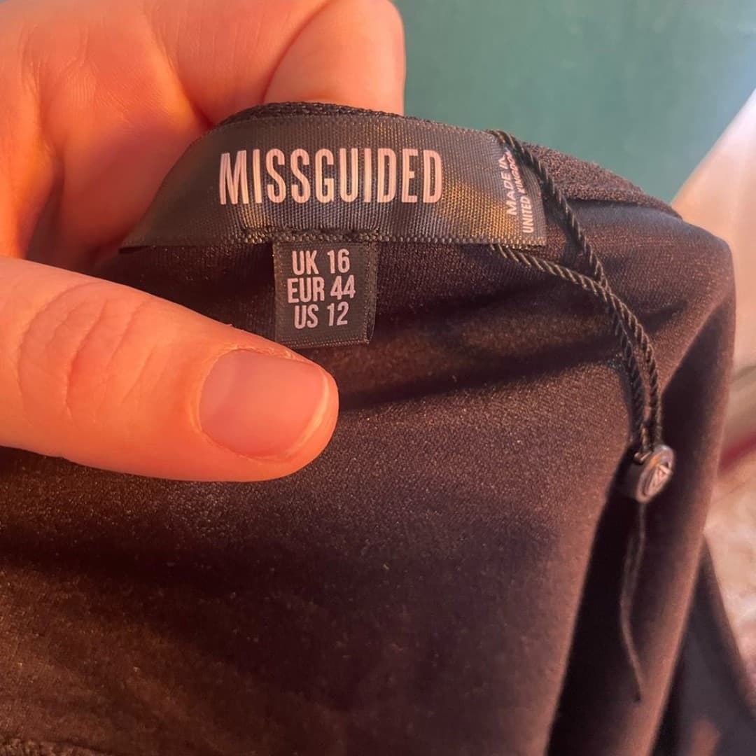 Missguided: black crop top with puff sleeves - Thumbnail 4