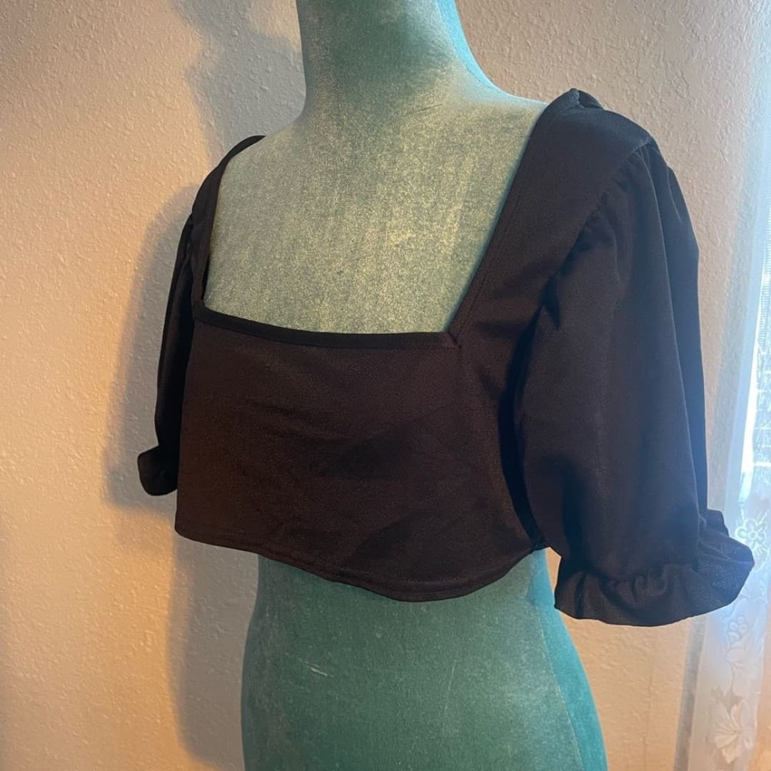 Missguided: black crop top with puff sleeves - Thumbnail 2