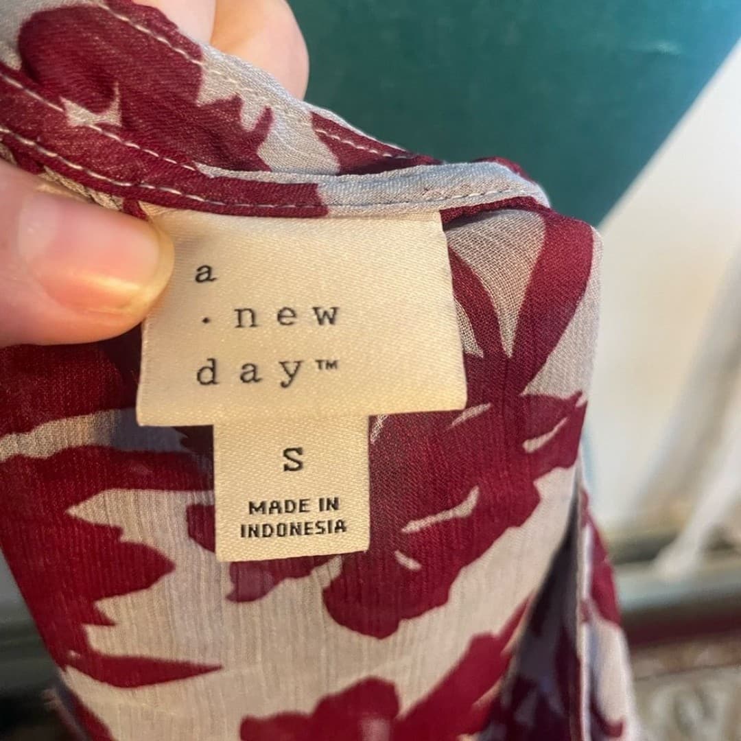 A new day: floral sheer top - Thumbnail 4