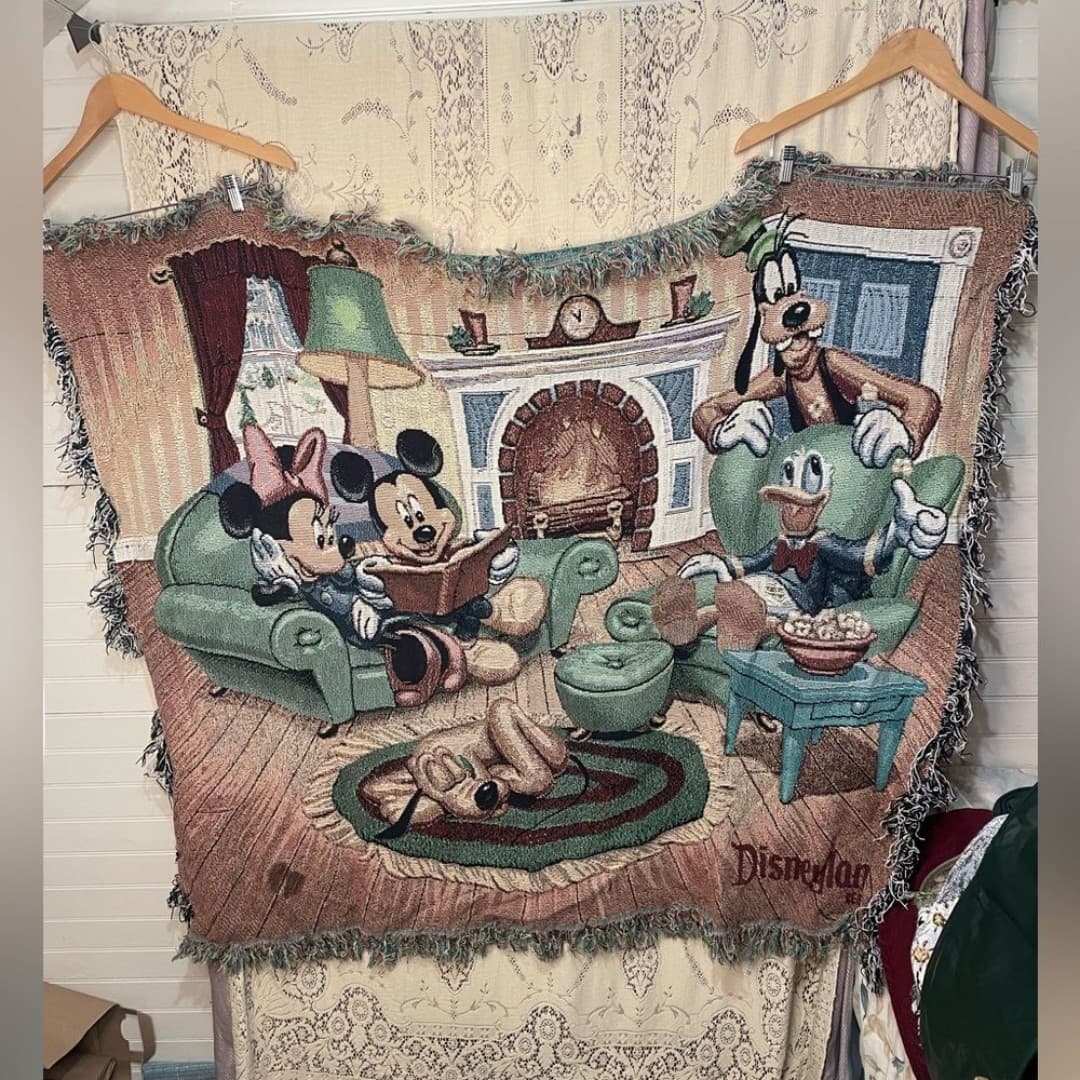 Disneyland: vintage holiday Christmas throw blanket - Image 1