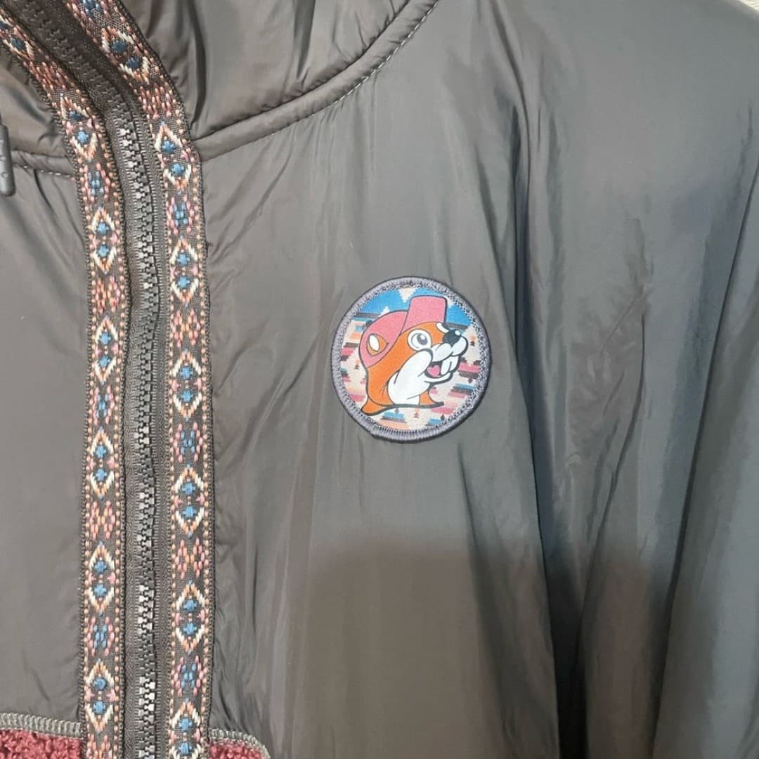 Buc-ees: Cozy Two-Tone Sherpa Jacket - Burgundy and Charcoal - Thumbnail 5