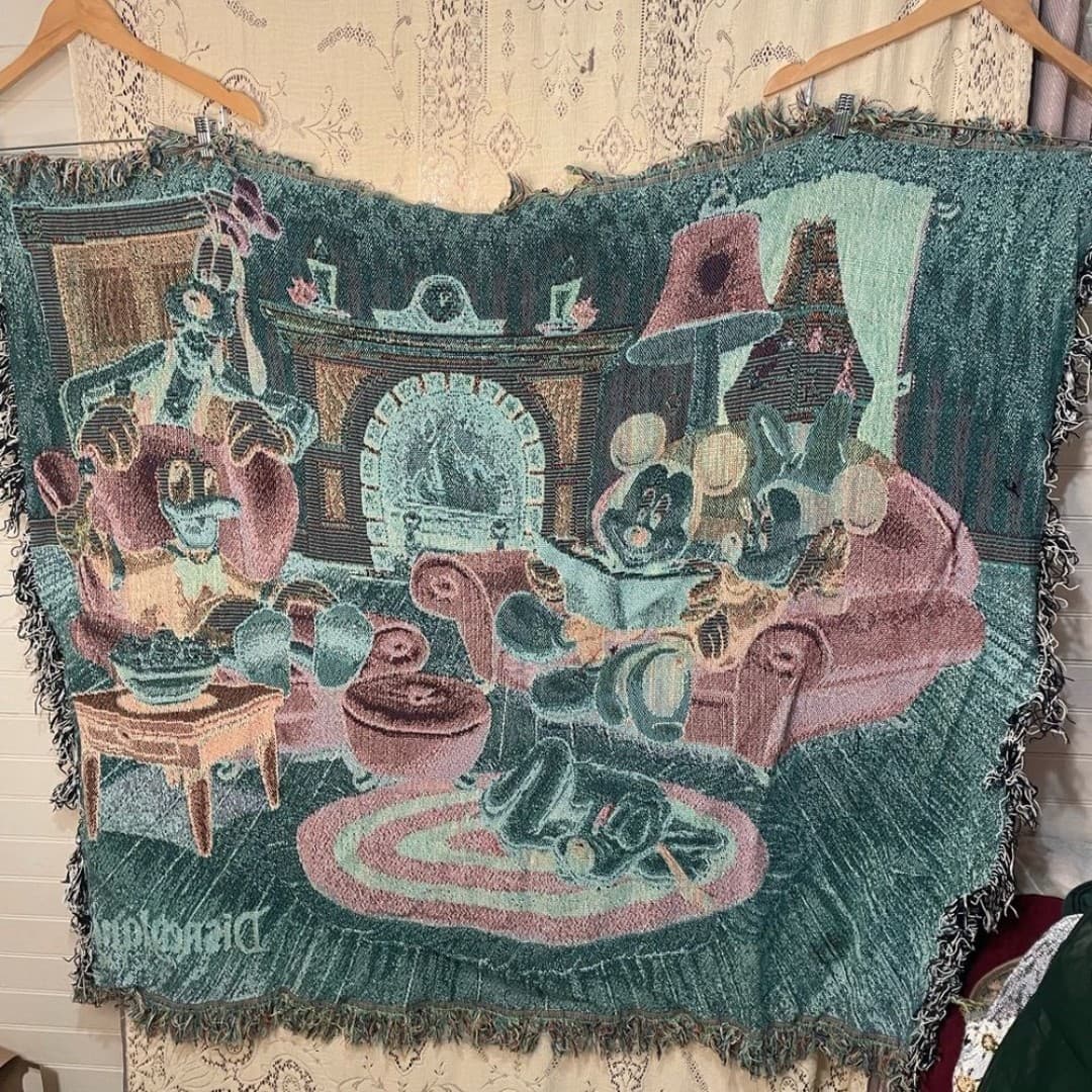 Disneyland: vintage holiday Christmas throw blanket - Thumbnail 5