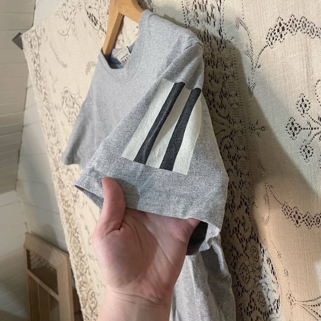 Red Canoe: American Mustang Grey Graphic Crewneck T-Shirt - Thumbnail 4