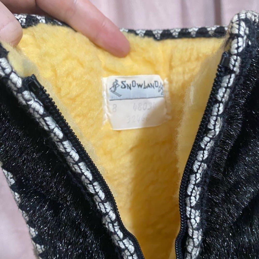 Snowland: vintage 1960s faux fur snow boots - Thumbnail 7