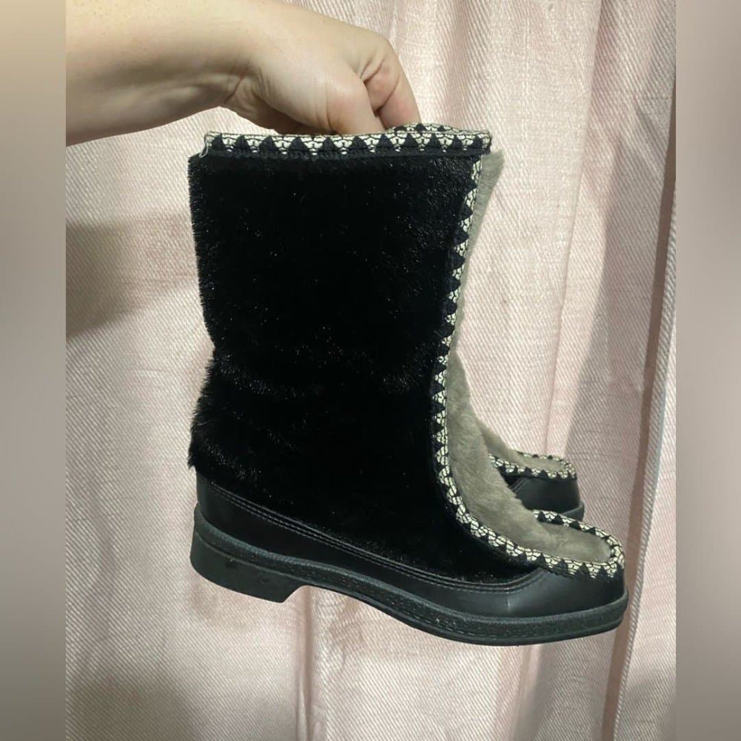 Snowland: vintage 1960s faux fur snow boots - Thumbnail 3