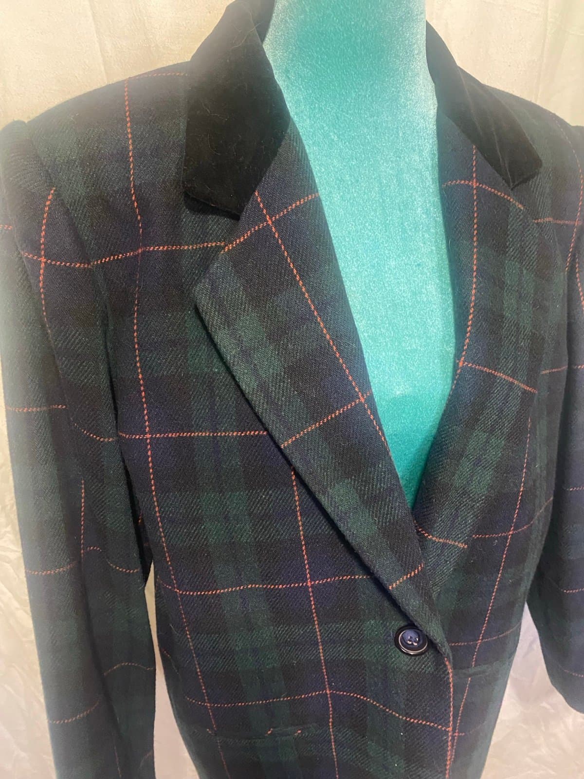 Sag Harbor: vintage plaid blazer with velvet collar - Thumbnail 2