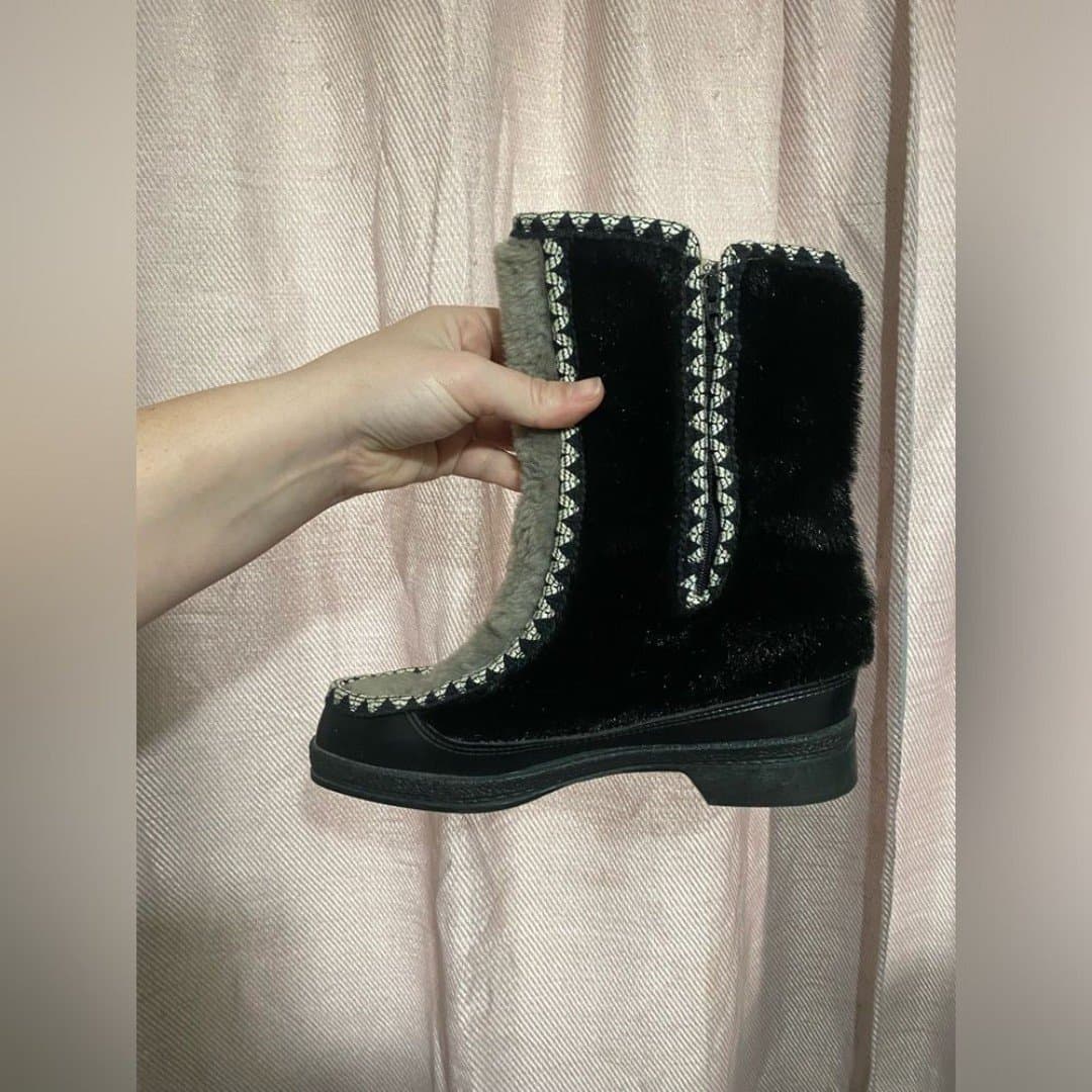Snowland: vintage 1960s faux fur snow boots - Thumbnail 5