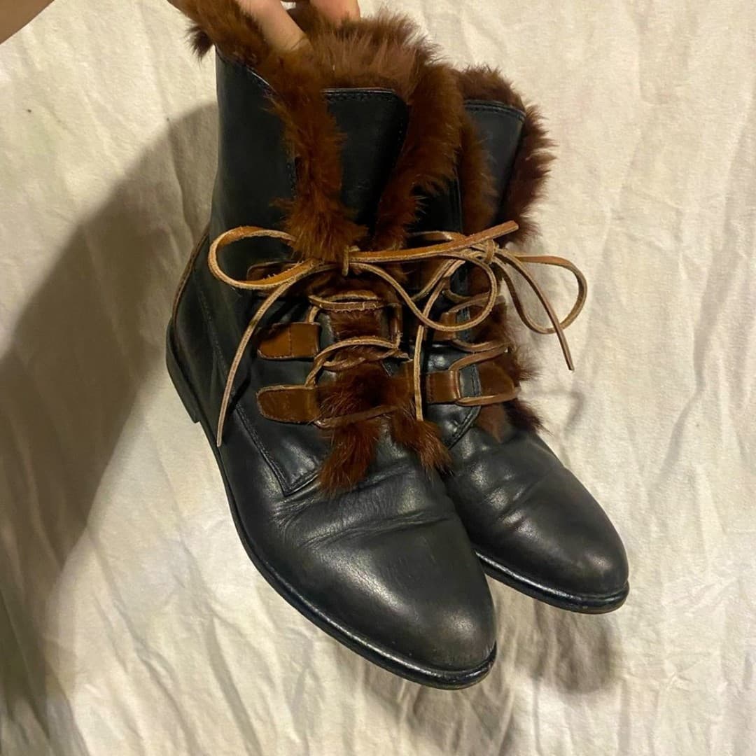 Vintage boots with fo fur and leather laces - Image 1