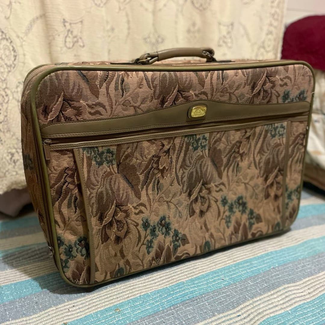Jordache: vintage suitcase on wheels - Image 1
