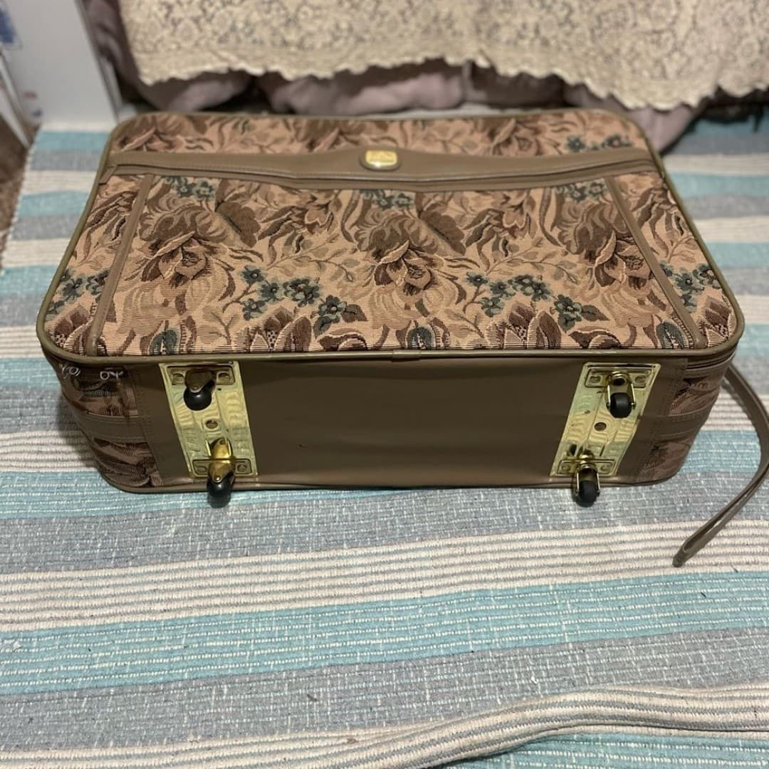 Jordache: vintage suitcase on wheels - Thumbnail 7