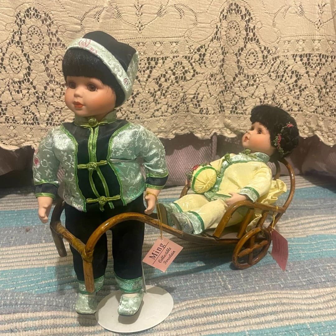 Vintage Asian street taxi porcelain dolls - Image 1