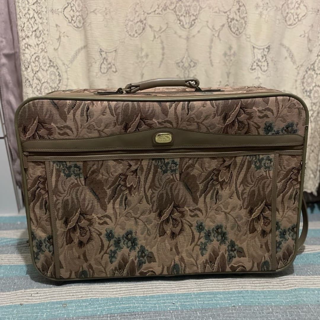 Jordache: vintage suitcase on wheels - Thumbnail 2