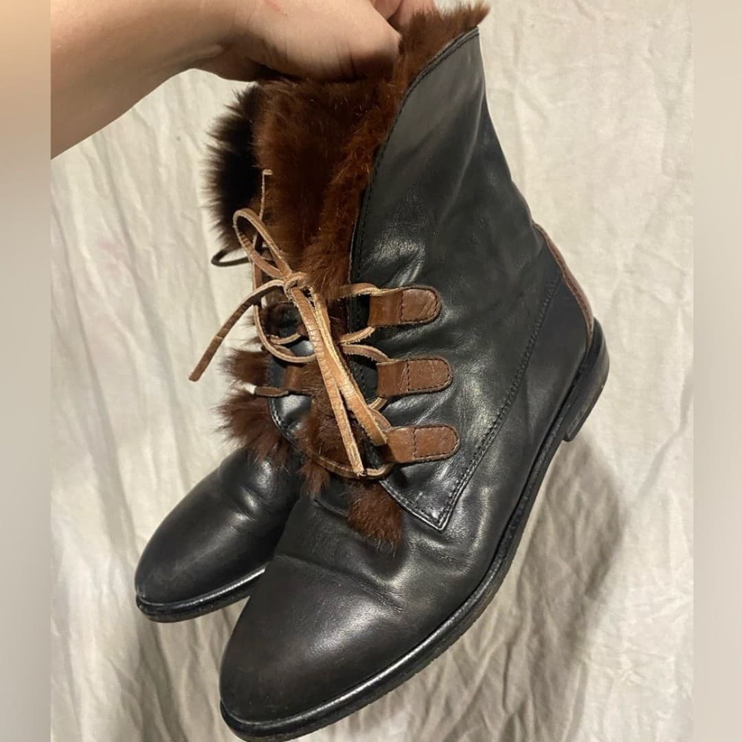 Vintage boots with fo fur and leather laces - Thumbnail 4