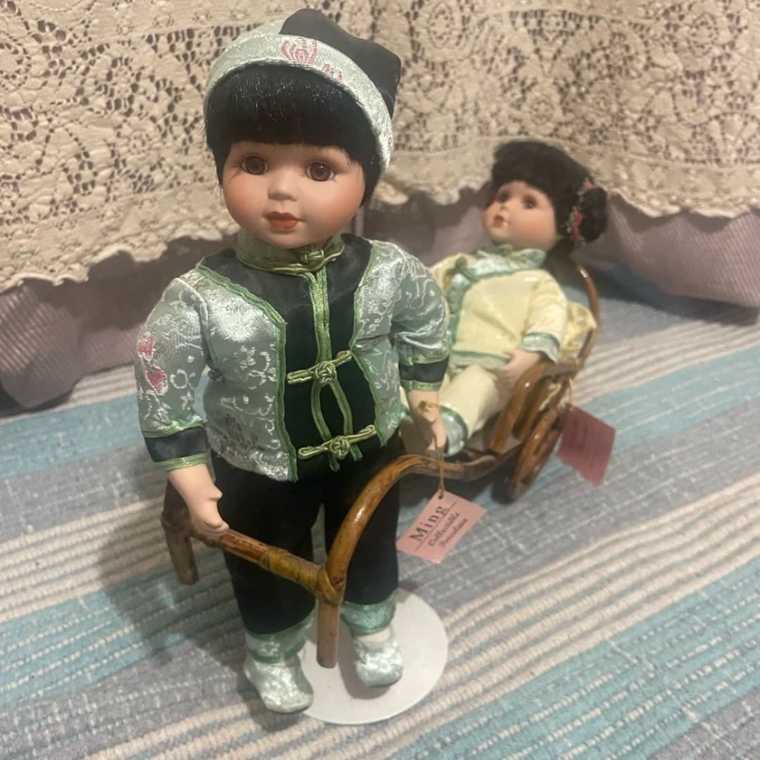 Vintage Asian street taxi porcelain dolls - Thumbnail 2