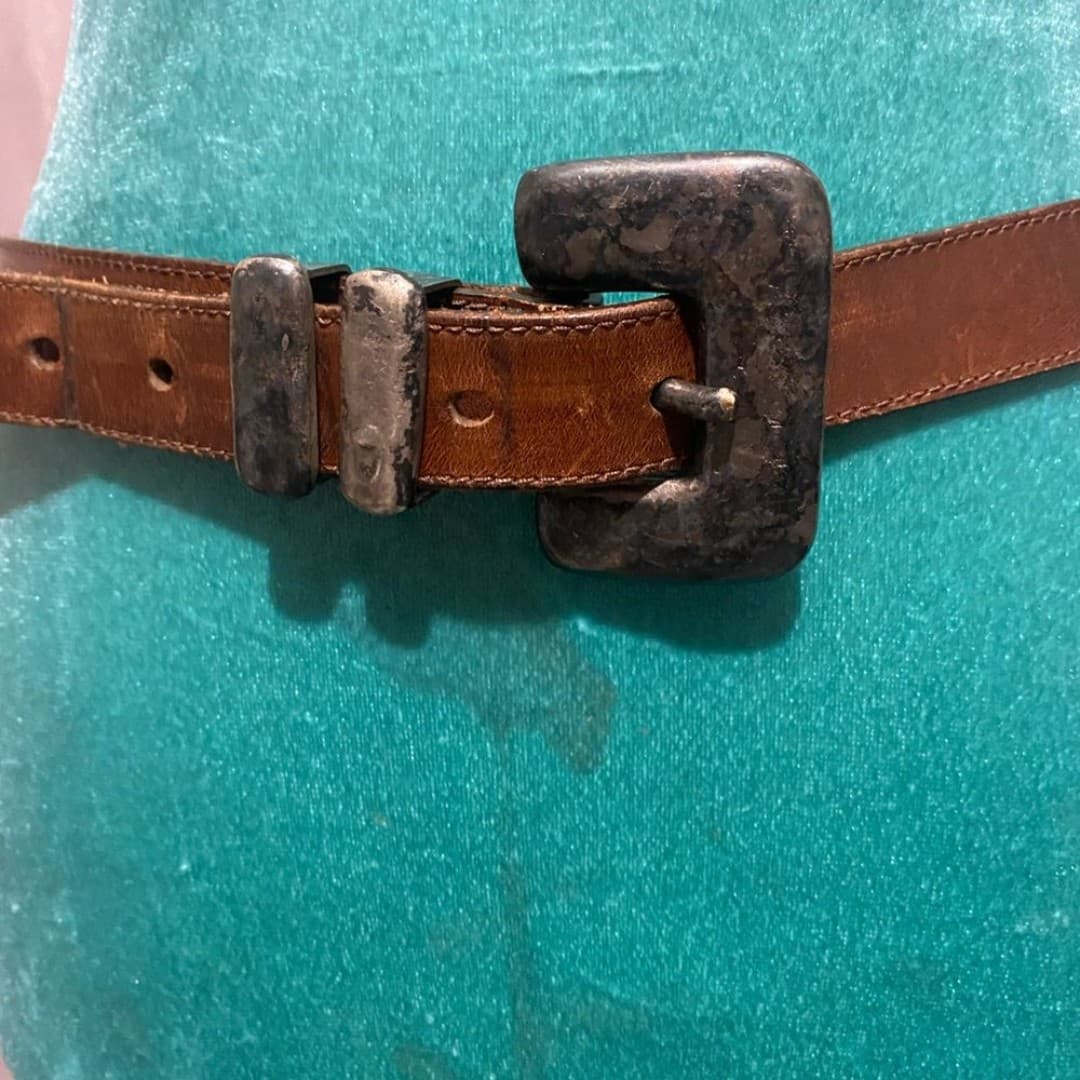 Eddie Bauer: vintage leather belt with oversized buckle 6-8 - Thumbnail 2