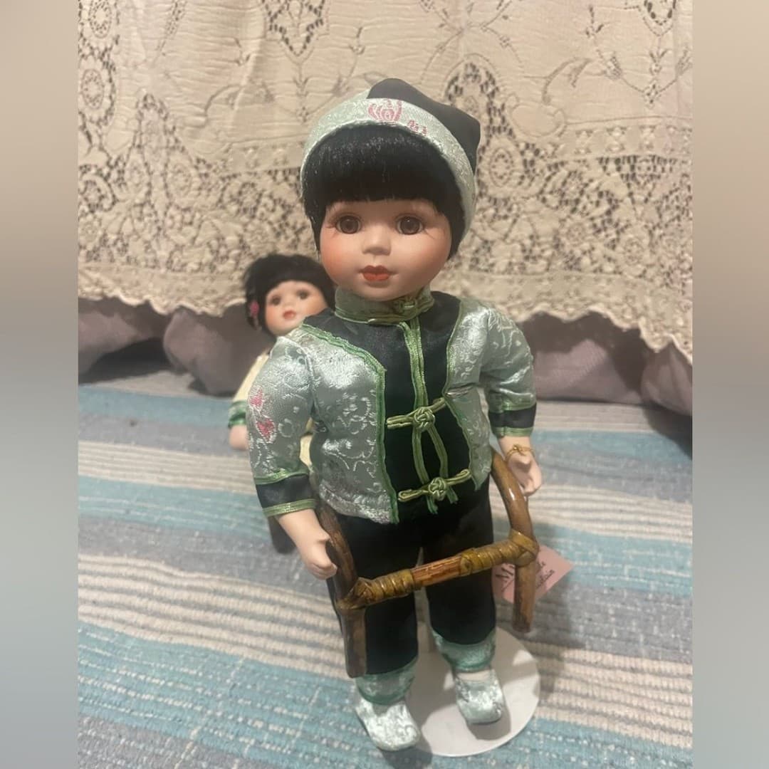Vintage Asian street taxi porcelain dolls - Thumbnail 4