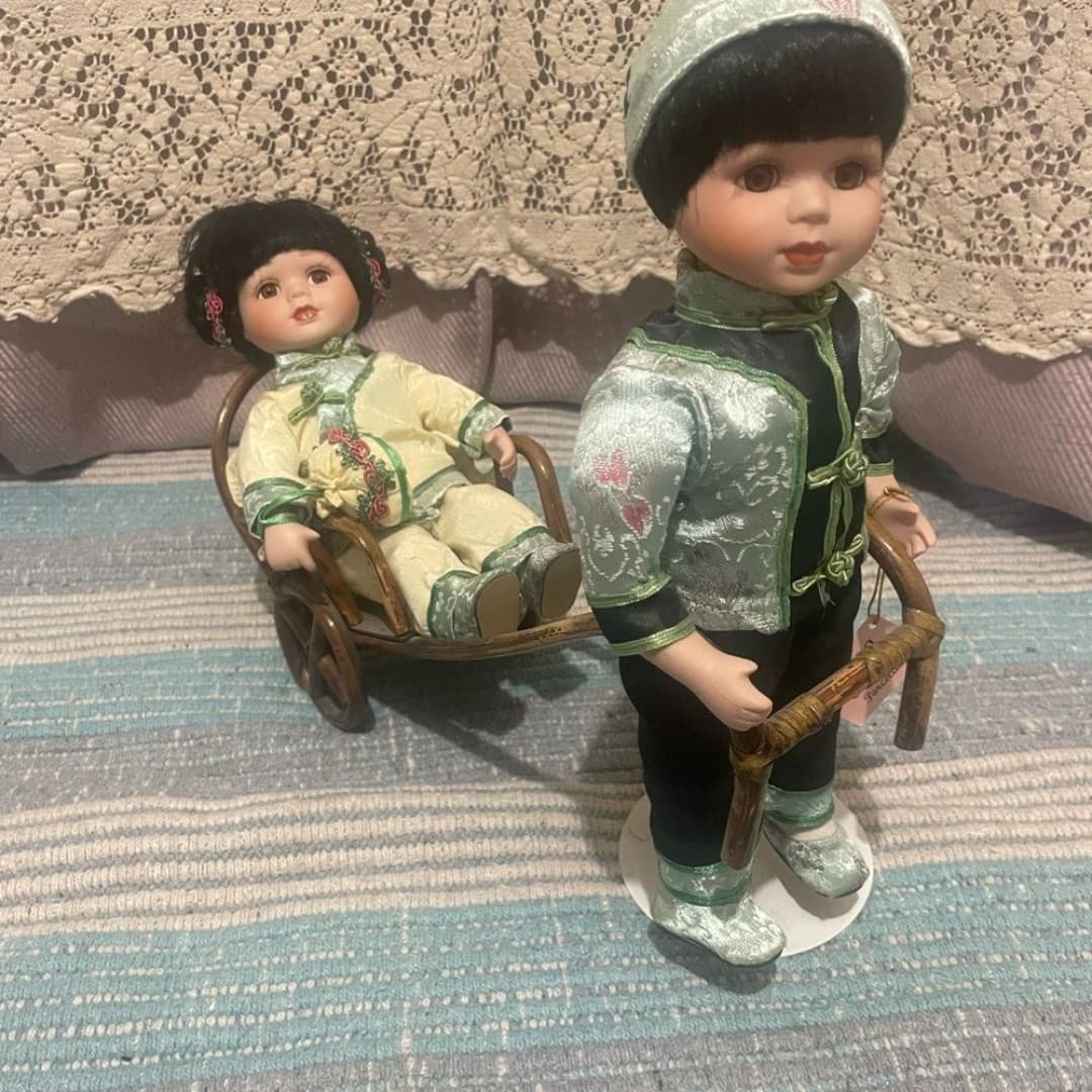 Vintage Asian street taxi porcelain dolls - Thumbnail 3