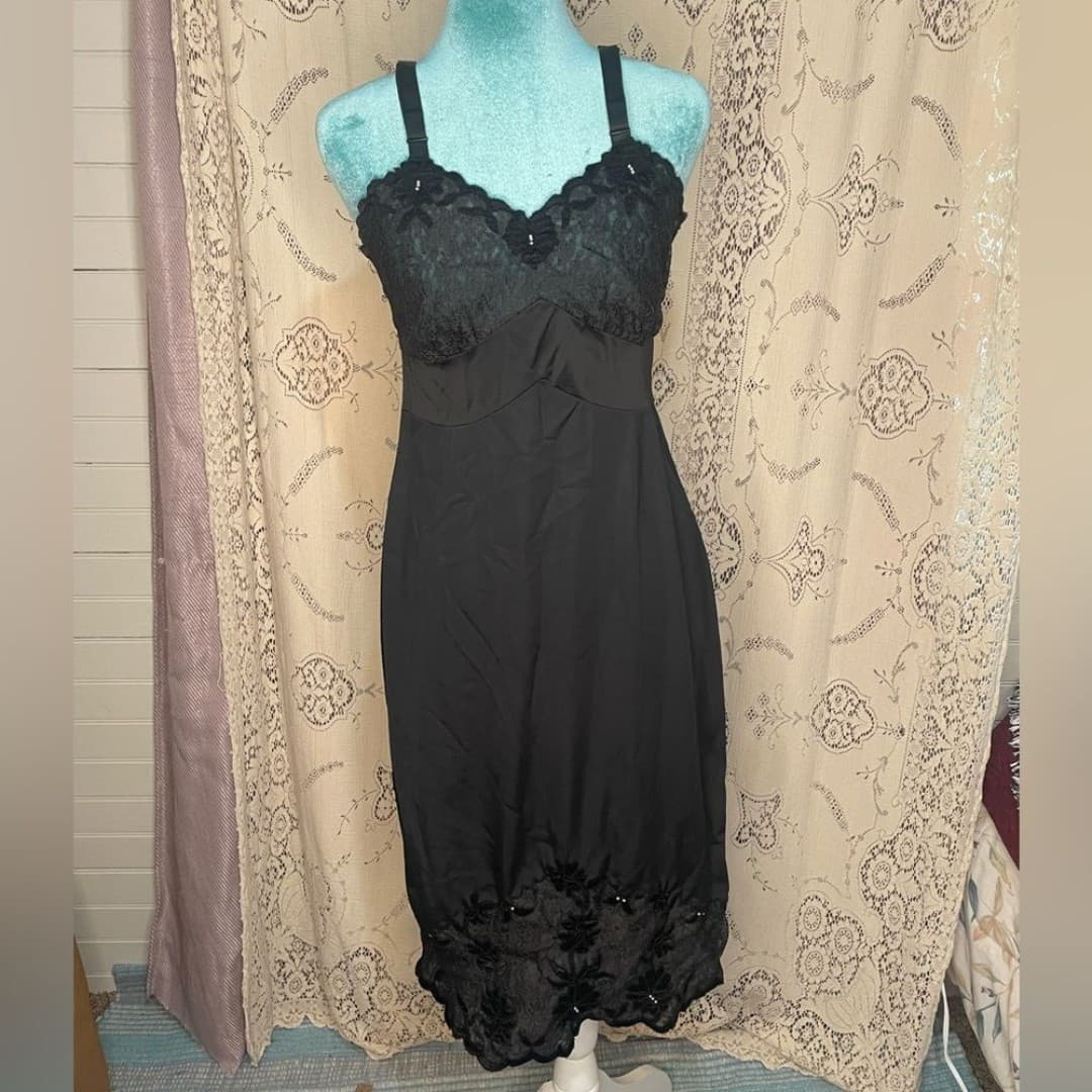 Vintage midi slip with lace and beading - Image 1