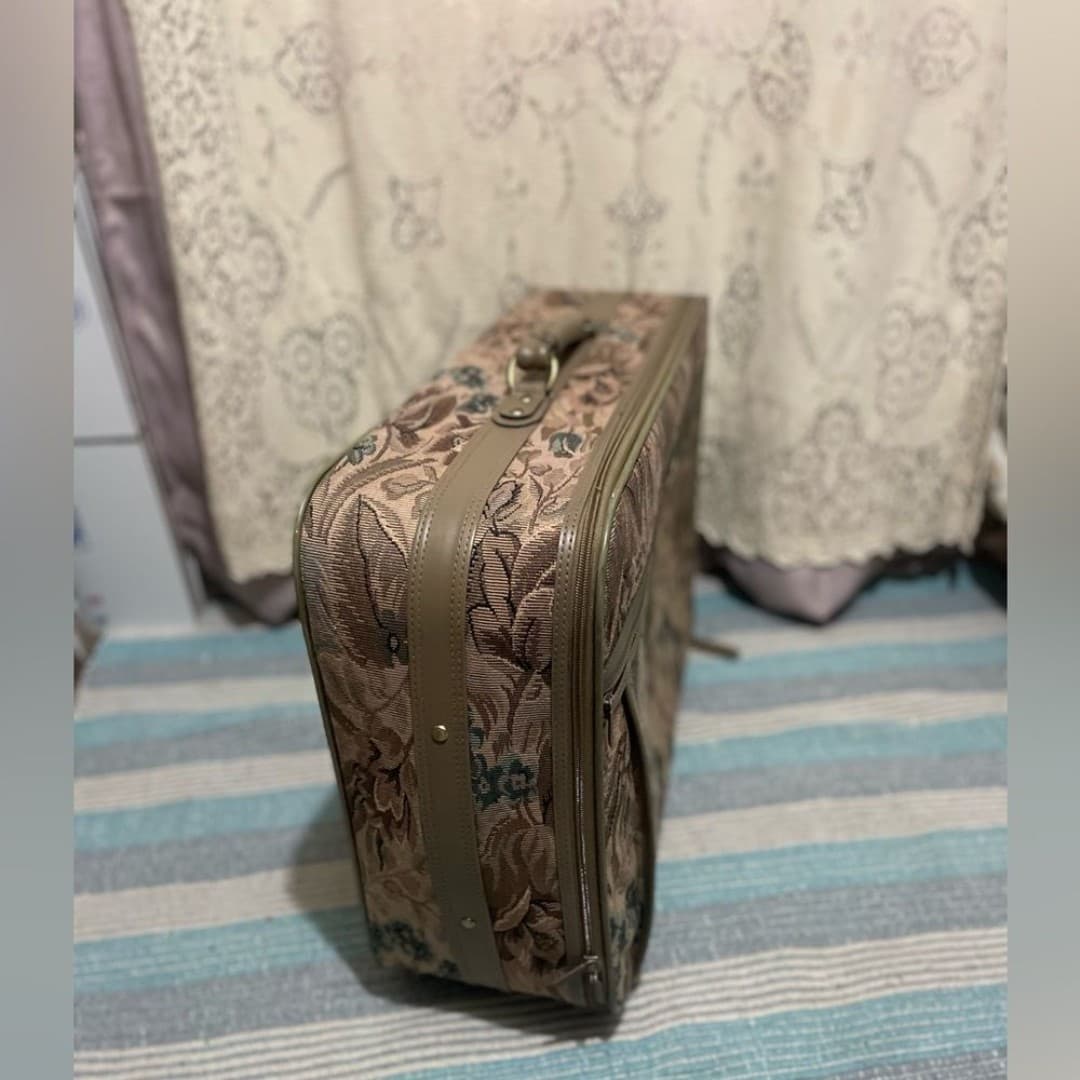 Jordache: vintage suitcase on wheels - Thumbnail 4