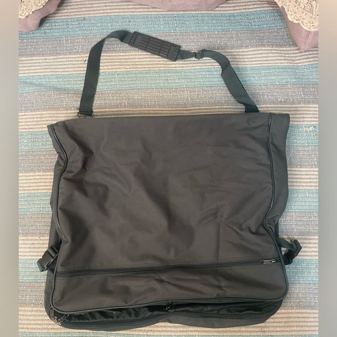 Atlantic: dark army green vintage wardrobe bag - Thumbnail 2