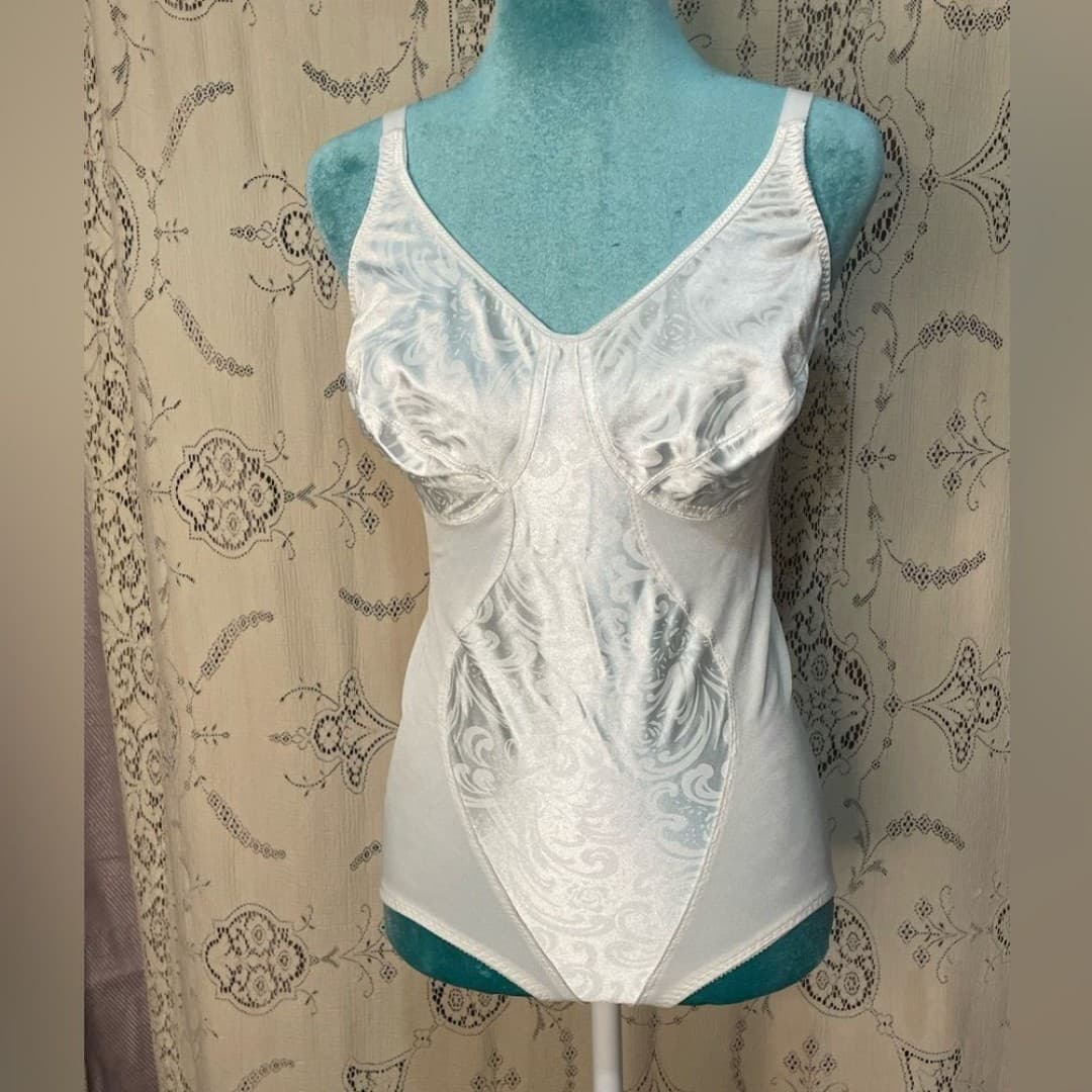Cupid: vintage white bodysuit 2-4 - Image 1