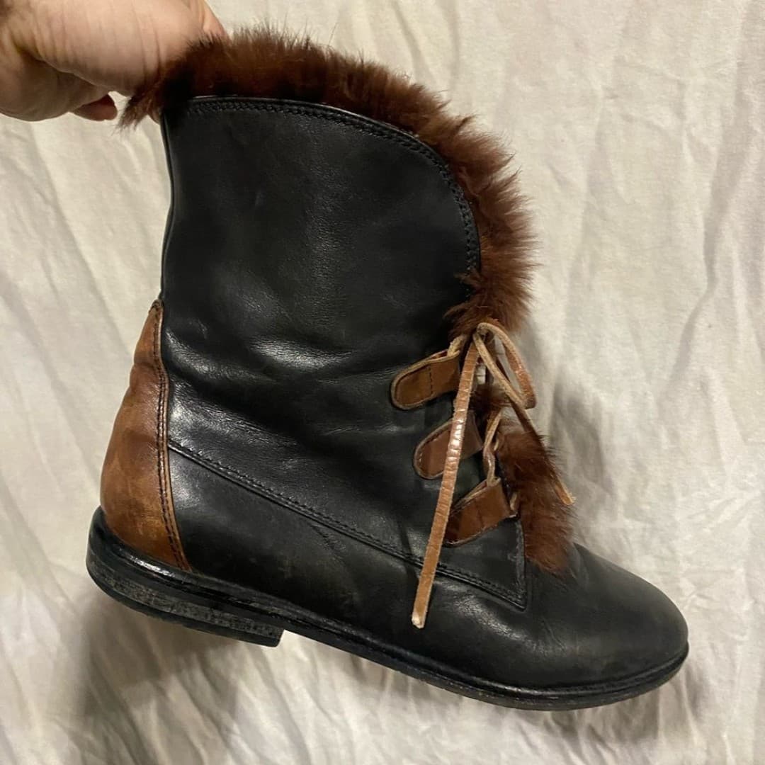 Vintage boots with fo fur and leather laces - Thumbnail 2