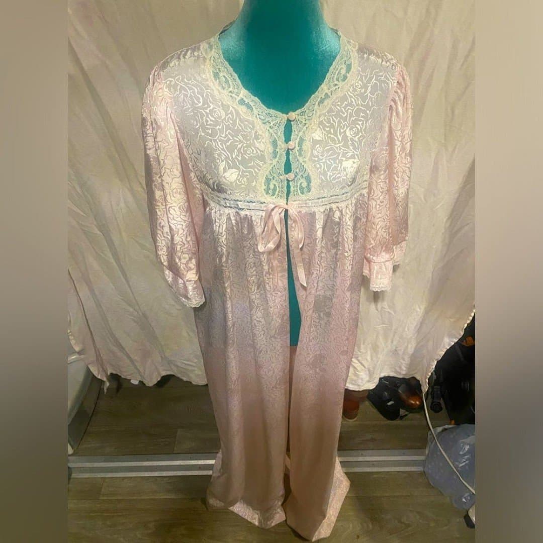 Barbizon: vintage slip robe