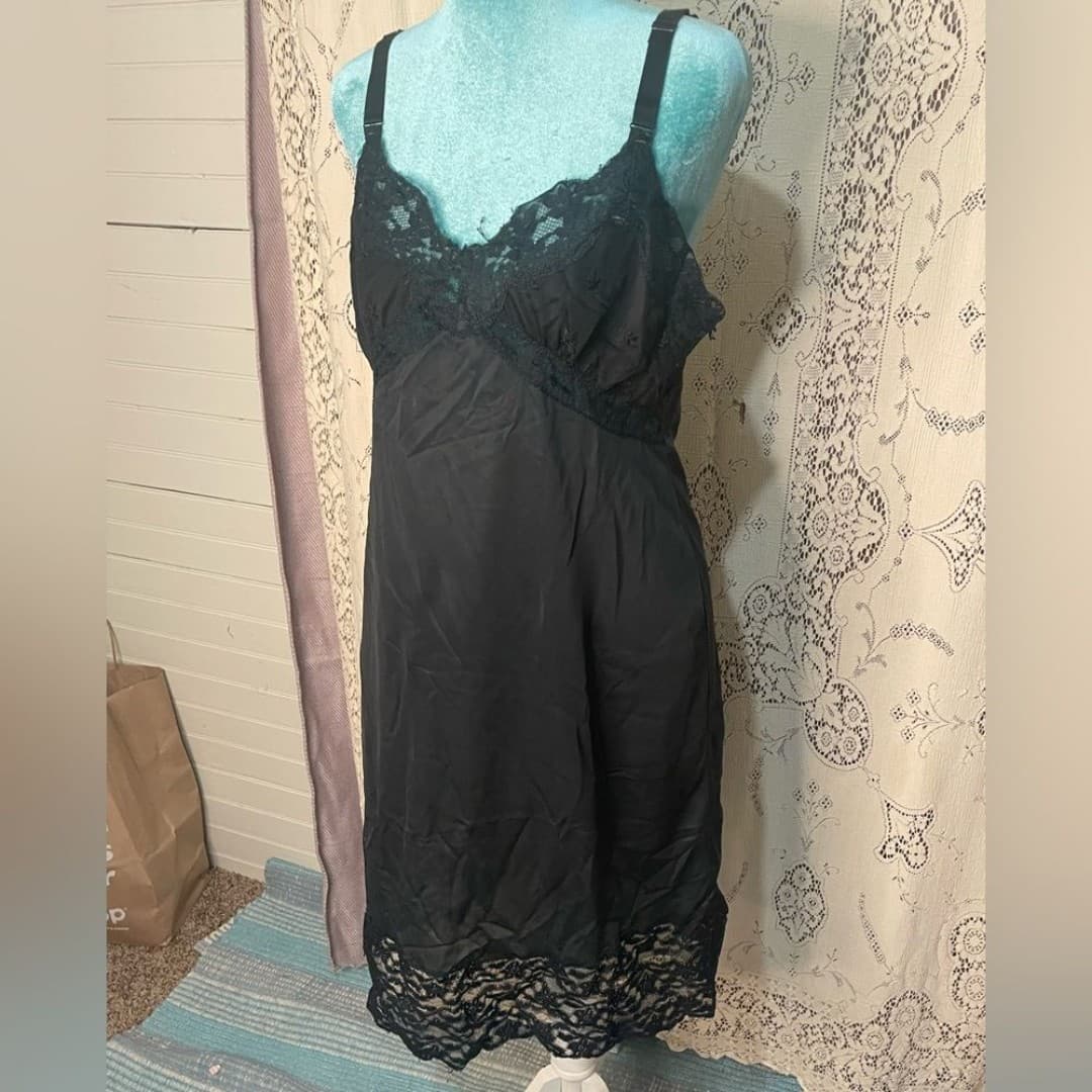 Charmode: vintage black slip with embroidered details - Thumbnail 2