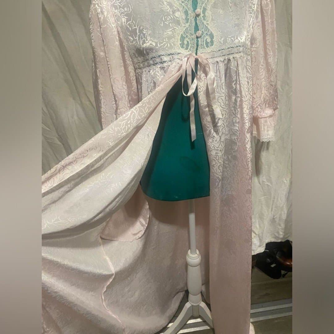 Barbizon: vintage slip robe - Thumbnail 4