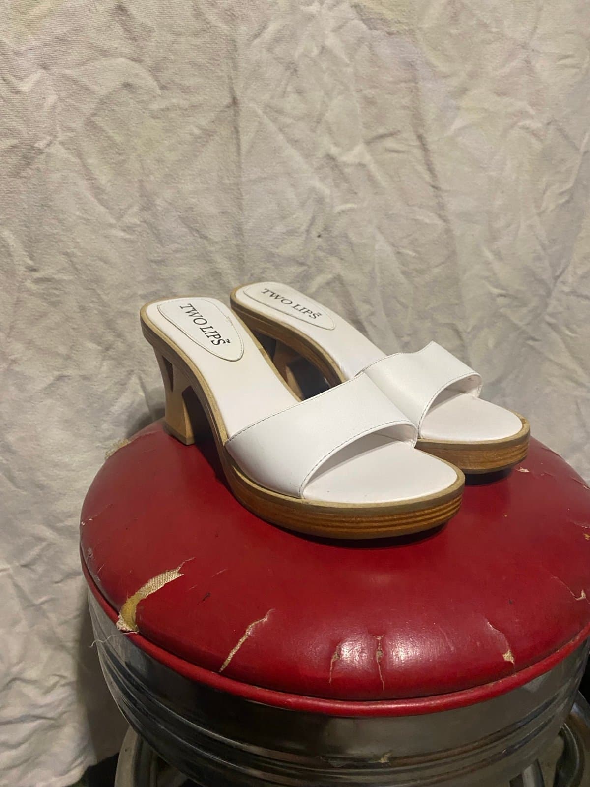 Two lips: vintage 80s leather heels - Thumbnail 2